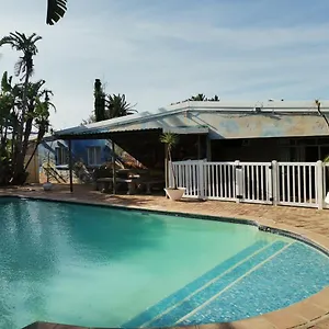 island-vibe-beach-house-port-elizabeth.port-elizabeth-hotel.com/